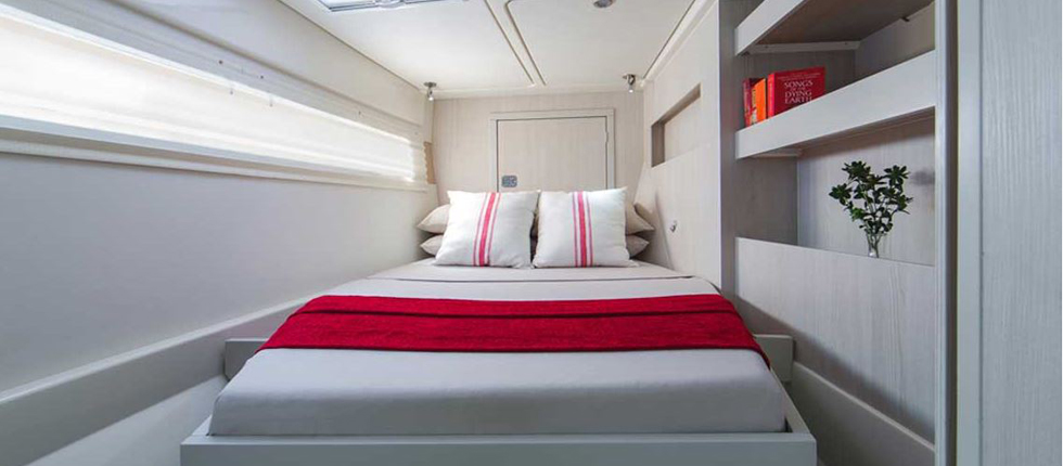 Charter Luxus Power Katamaran Motoryacht Sanyati Phuket