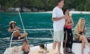 Spezeilles Ereigniss in Phuket auf einem Boot feiern